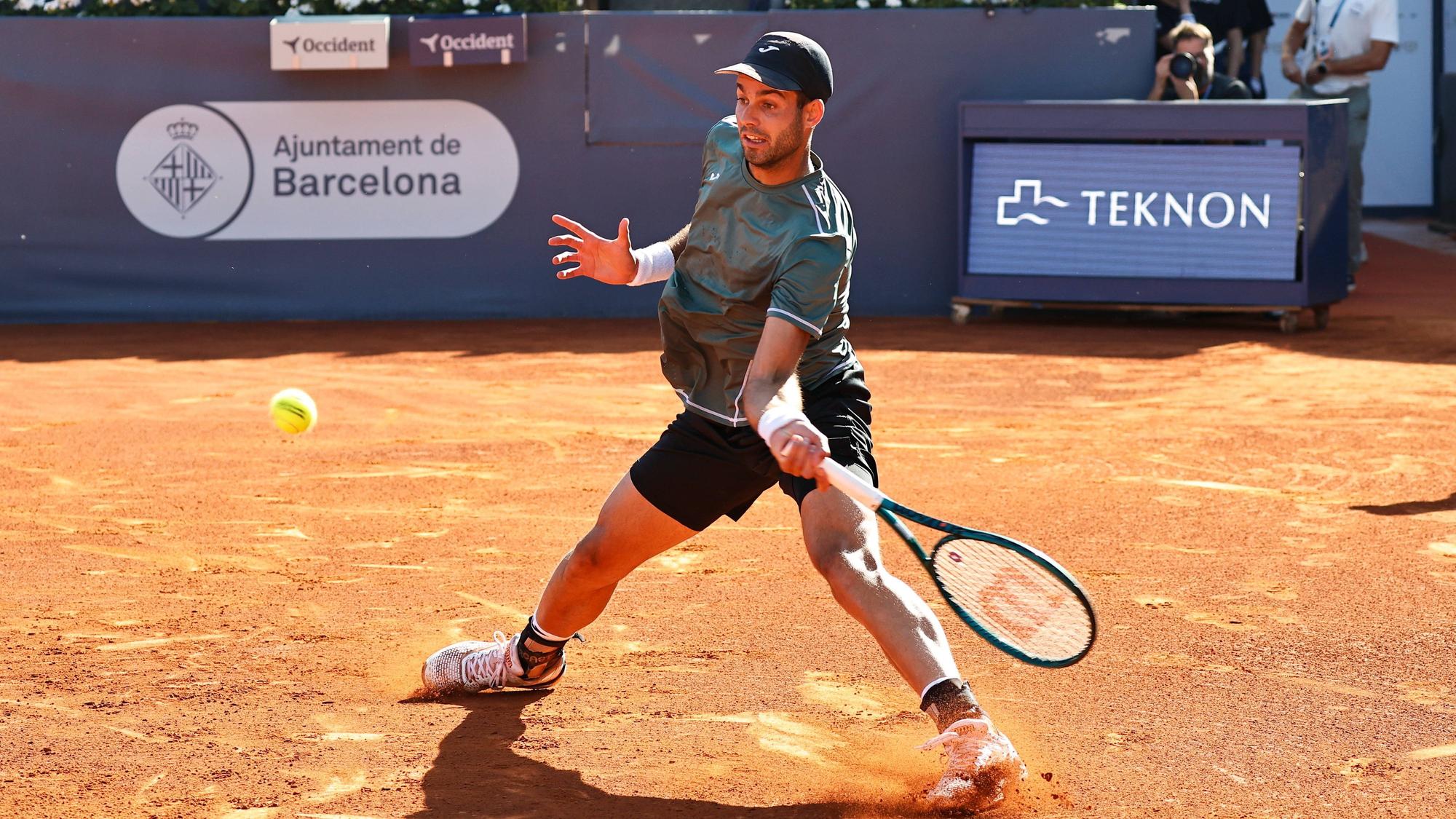 Facundo Diaz Acosta ARG, APRIL19, 2024 - Tennis : Facundo Diaz Acosta during singles Quarter final match against Stefanos Tsitsipas on the Barcelona Open Banc Sabadell tennis tournament at the Real Club de Tenis de Barcelona in Barcelona, Spain. Noxthirdxpartyxsales PUBLICATIONxNOTxINxJPN 250691609