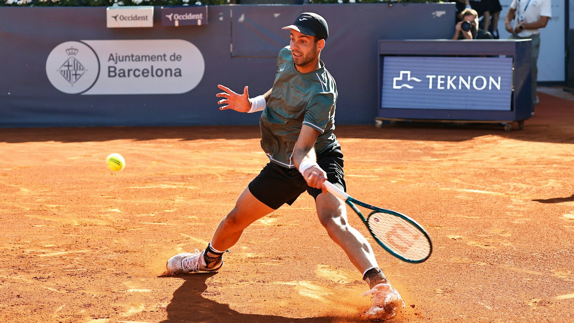 Facundo Diaz Acosta ARG, APRIL19, 2024 - Tennis : Facundo Diaz Acosta during singles Quarter final match against Stefanos Tsitsipas on the Barcelona Open Banc Sabadell tennis tournament at the Real Club de Tenis de Barcelona in Barcelona, Spain. Noxthirdxpartyxsales PUBLICATIONxNOTxINxJPN 250691609