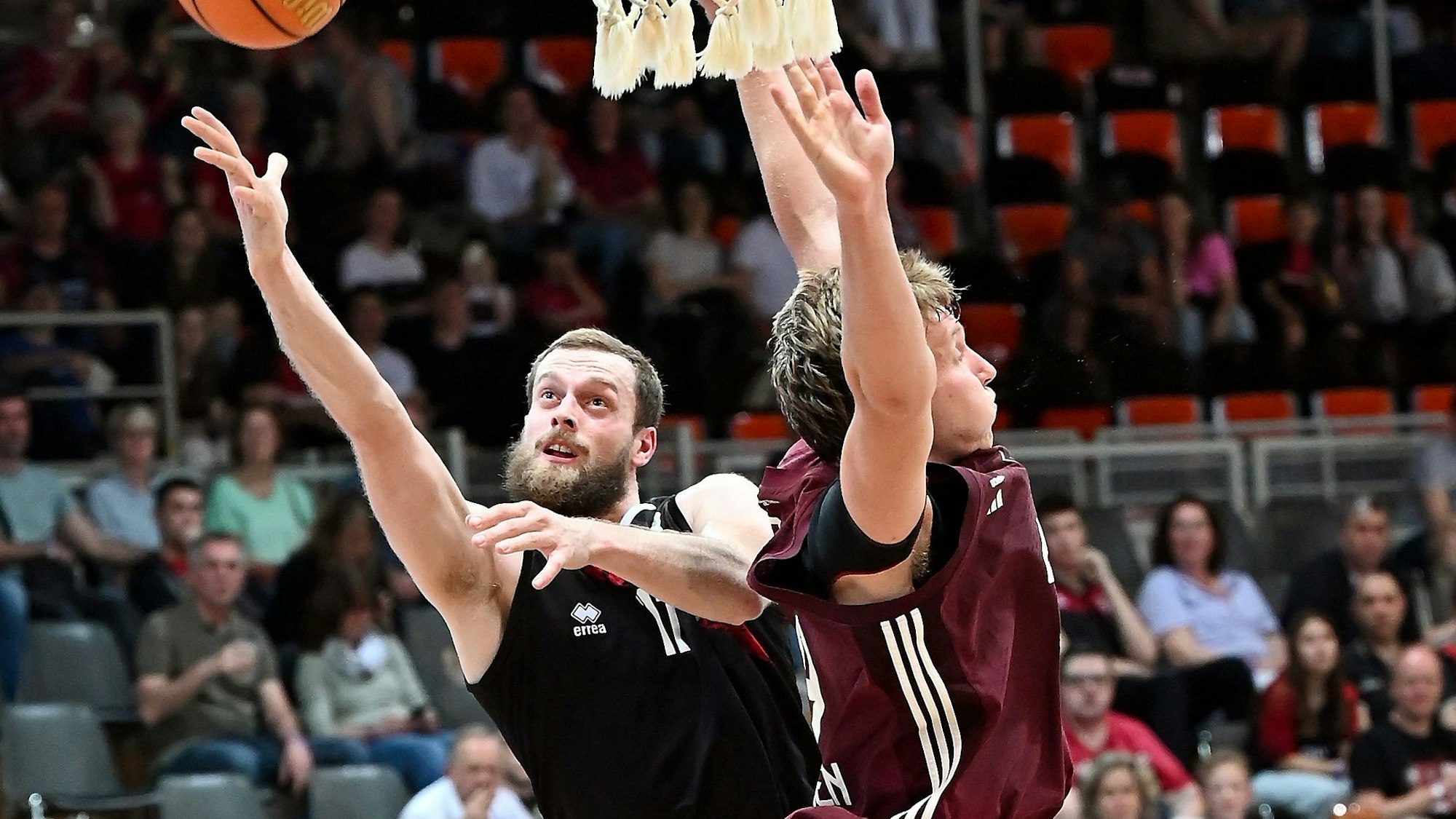 13.04.2024, Basketball-Bayer Giants - Bayern München II
links: Moritz Hübner (Bayer)
Foto: Uli Herhaus