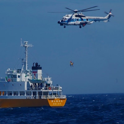 Ein Hubschrauber transportierte die Frau in ein Krankenhaus in die Nähe von Tokio.