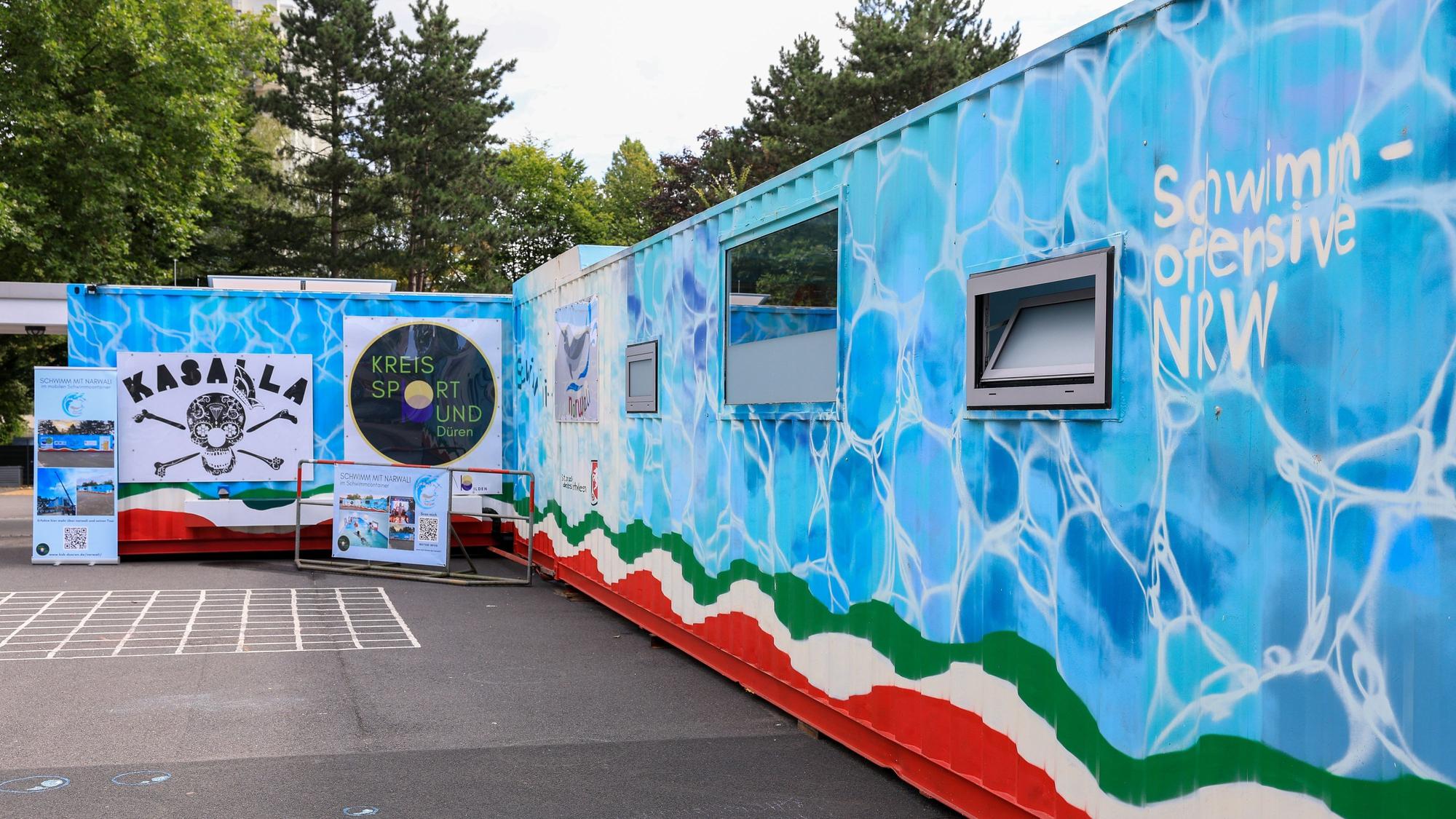 Schwimmcontainer von außen.