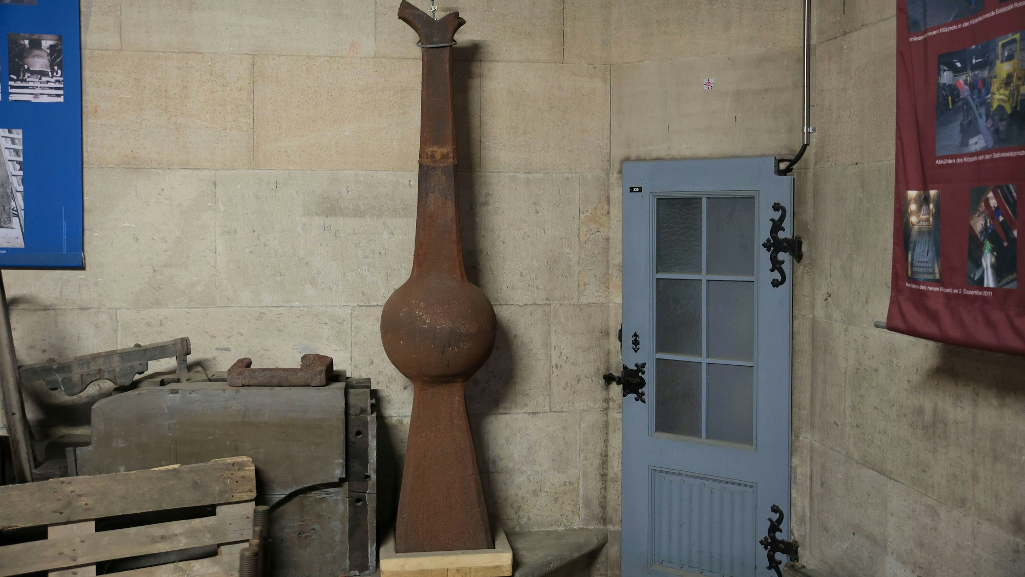 05.07.2024,Köln:abgebrochener Klöppel der Kaiserglocke.Das geheime Museum im Dom in der dombauhütte.Foto:Dirk Borm