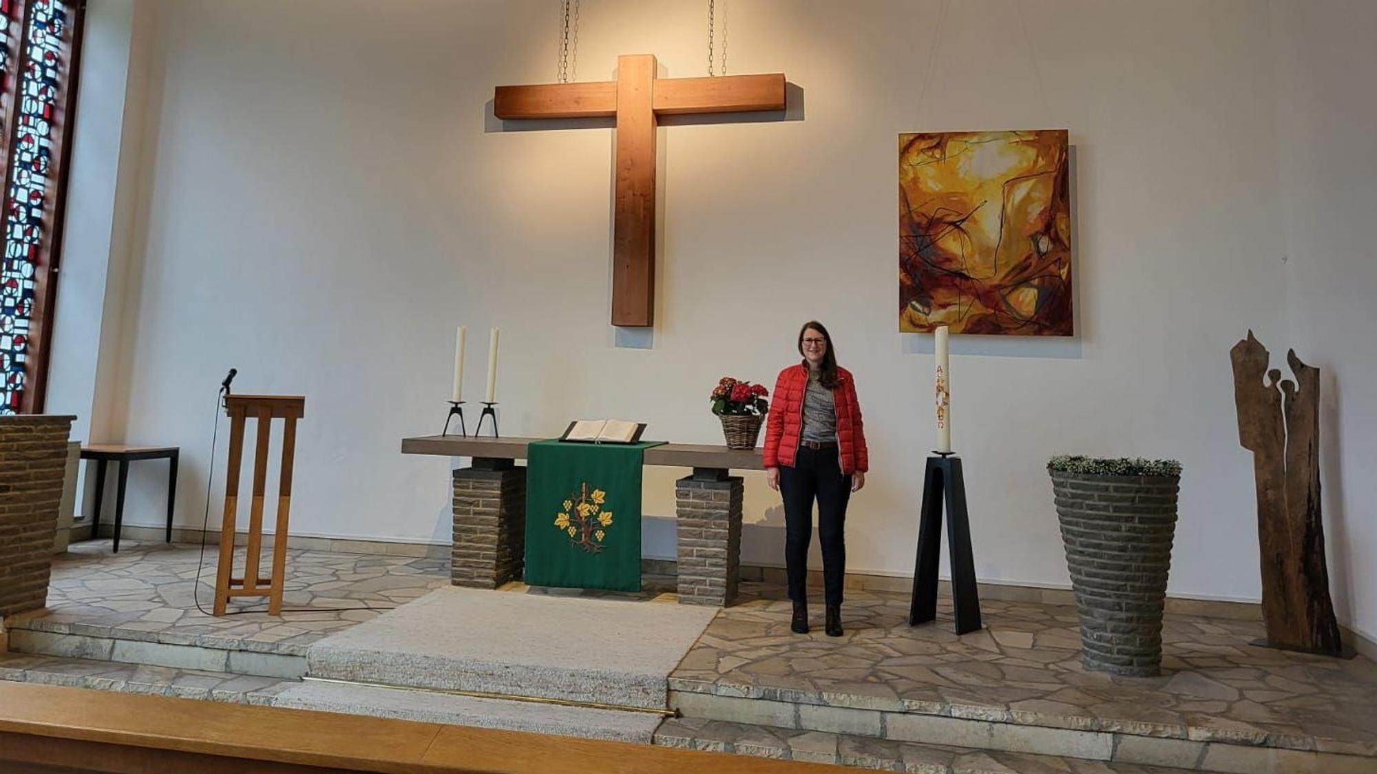Pfarrerin Alexandra Pook in der Kotthauser Kirche.