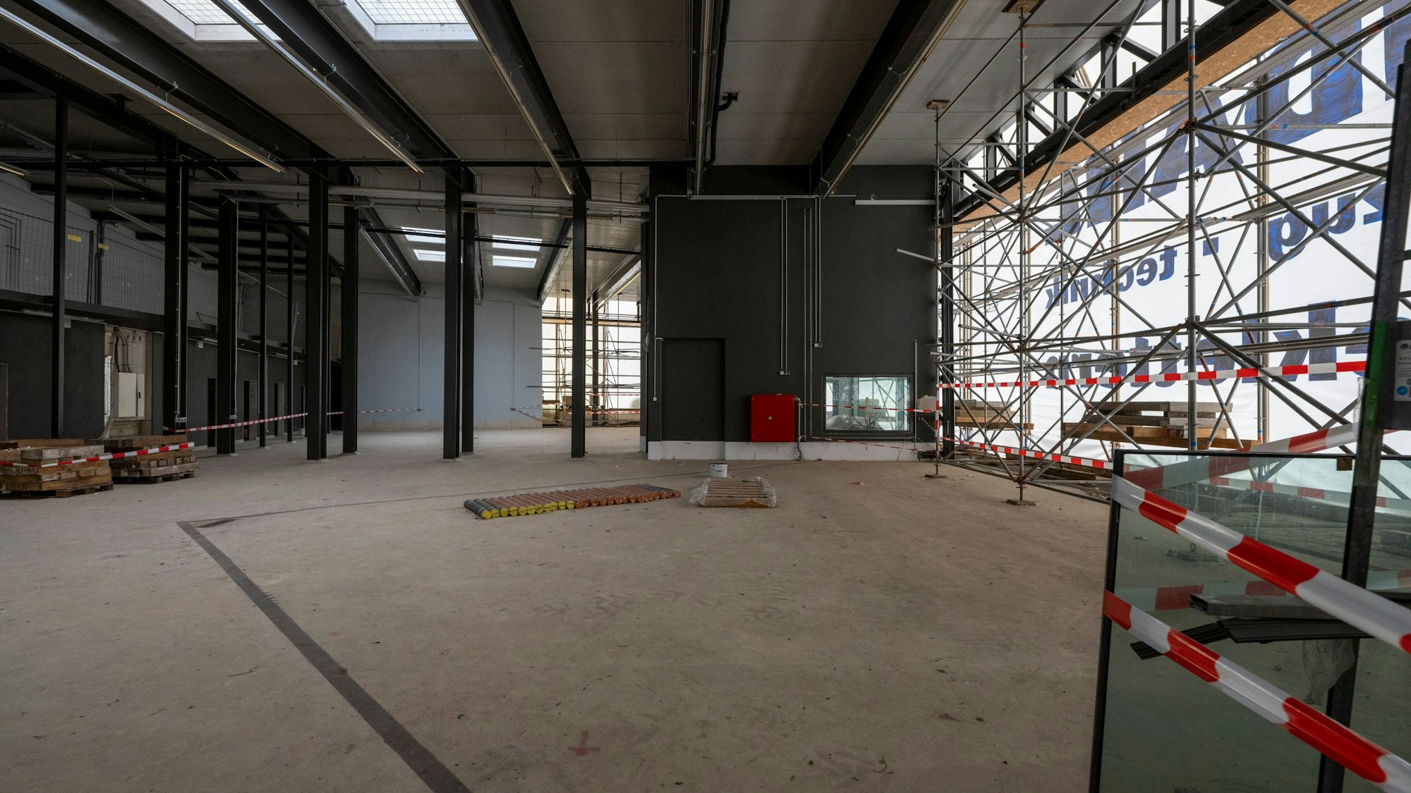 Der Hubschrauberhangar ist nie fertiggestellt worden.