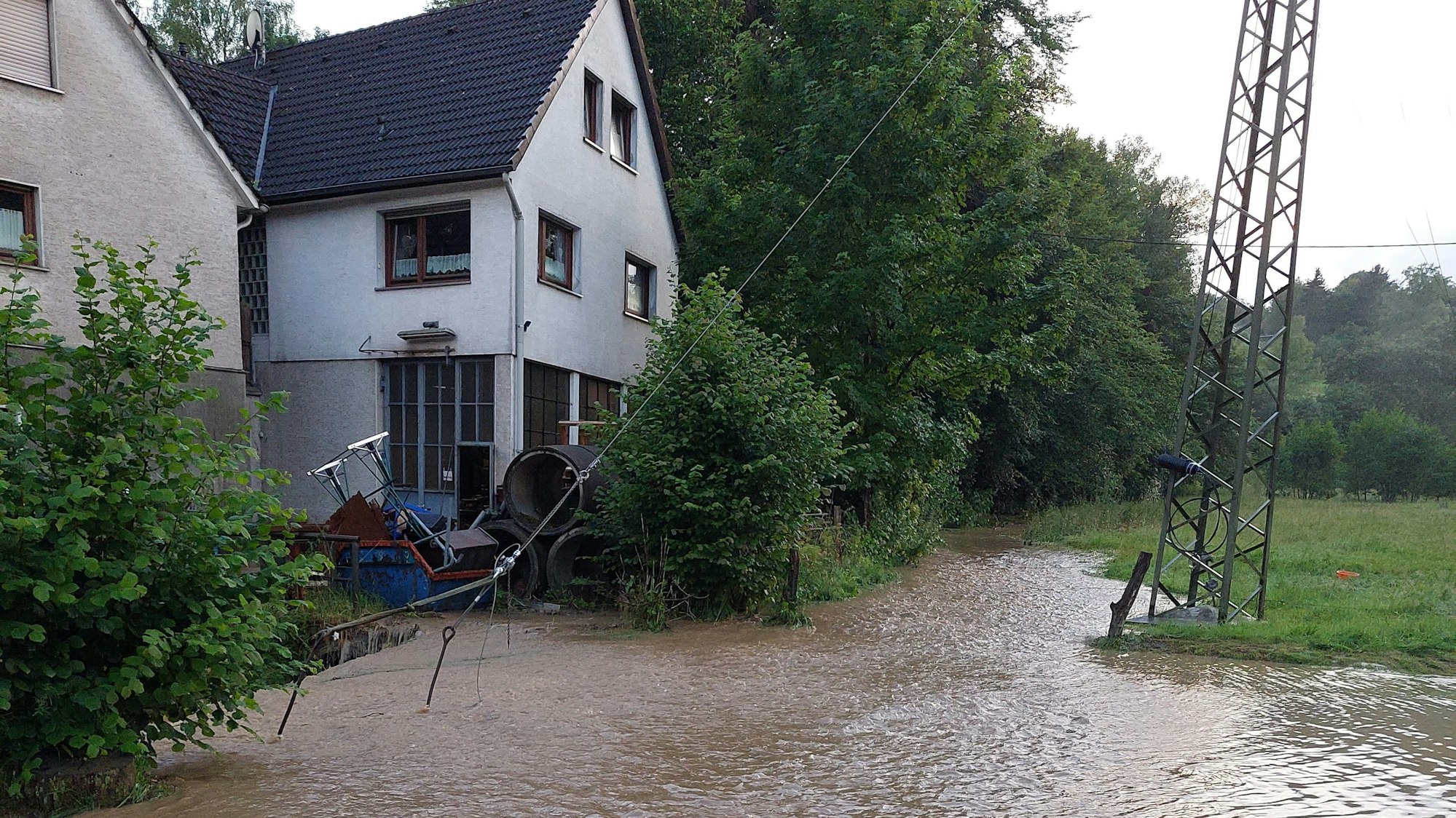 Das Foto zeigt die Überschwemmung in Waldmühle am 10. Juli