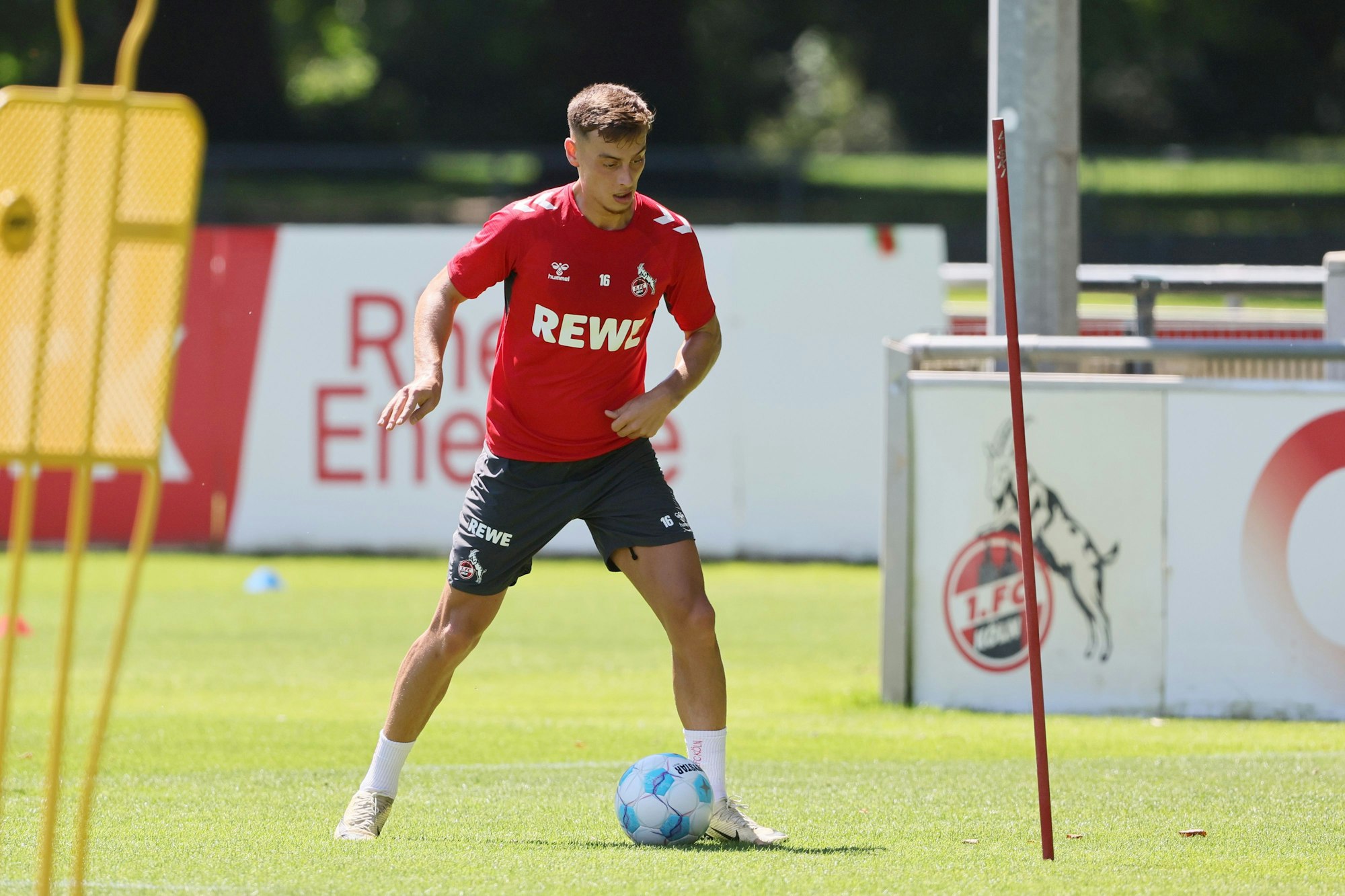 Marvin Obuz vom 1. FC Köln trainiert derzeit noch individuell am Geißbockheim.