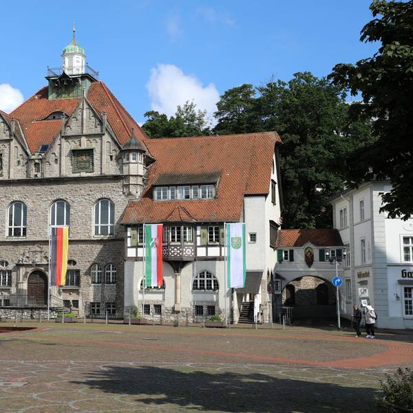 Das Rathaus in Bergisch Gladbach am Konrad-Adenauer-Platz.