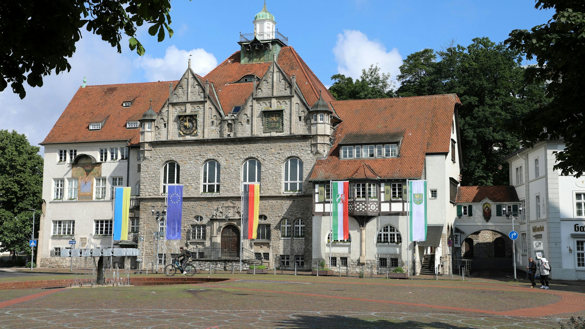 Das Foto zeigt das Rathaus Bergisch Gladbach