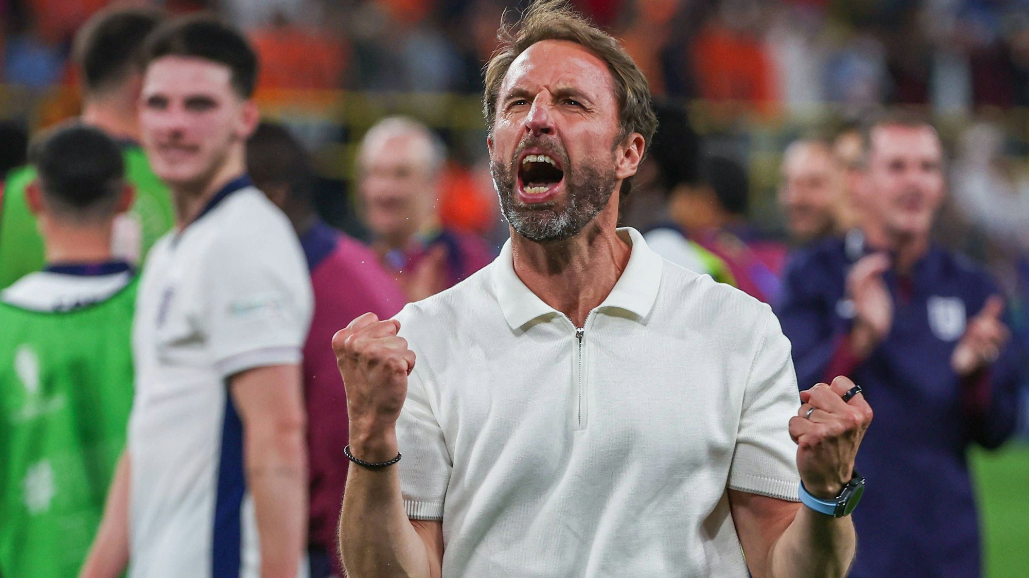 Englands Trainer Gareth Southgate jubelt nach dem 2:1-Sieg im EM-Halbfinale gegen die Niederlande über den Final-Einzug seines Teams.