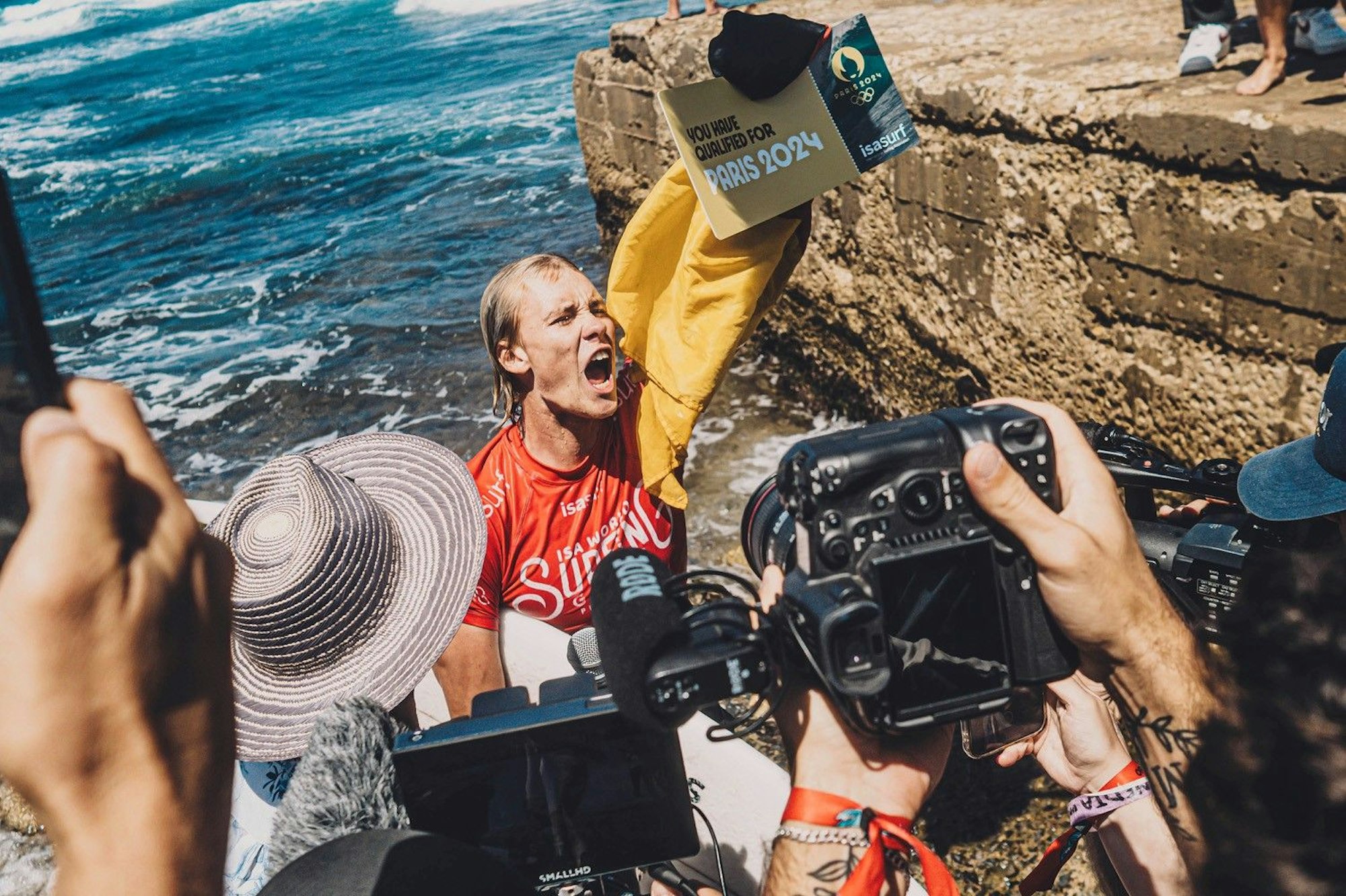 Grenzenloser Jubel nach dem erfüllten Lebensziel: Tim Elter bei der WM 2024 nach gelungener Olympia-Qualifikation