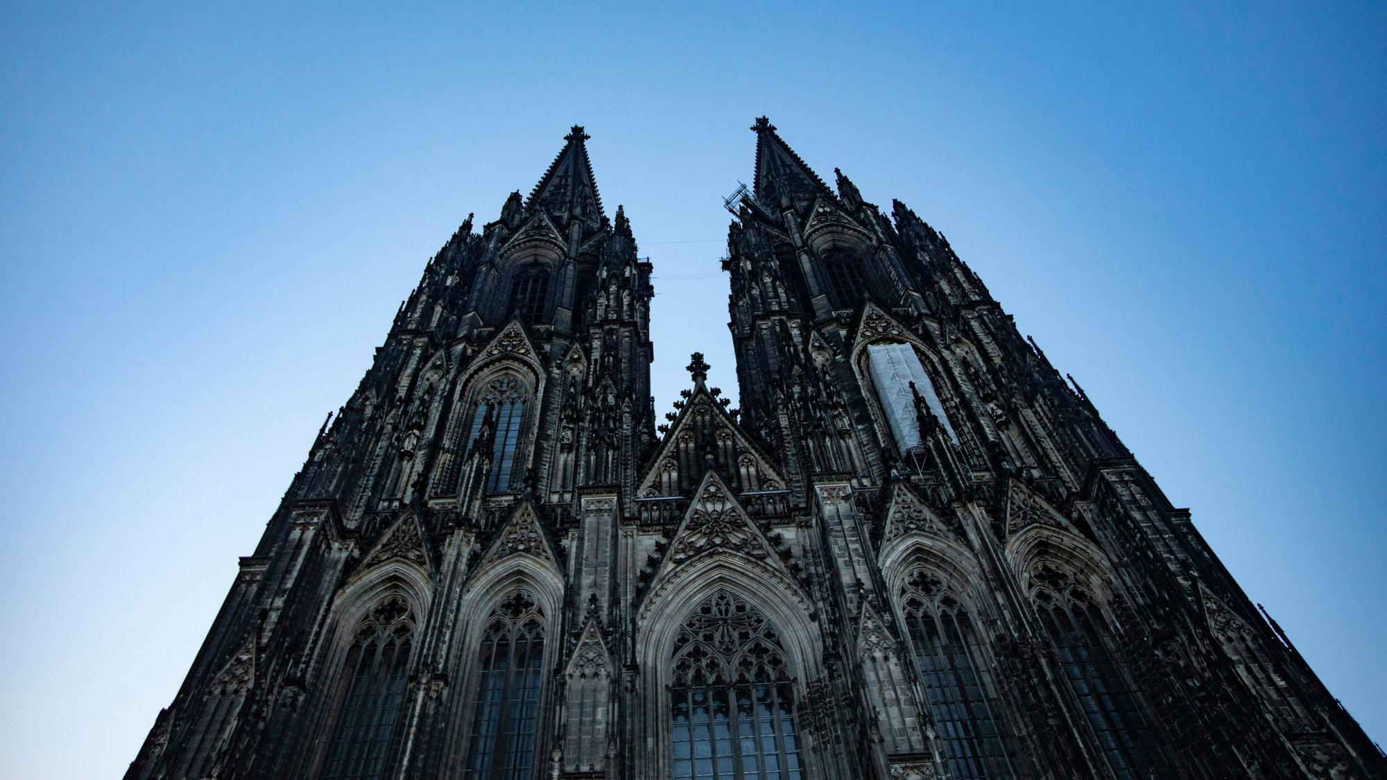 Nordrhein-Westfalen, Köln: Blick auf den Kölner Dom am frühen Morgen. (Archivbild)