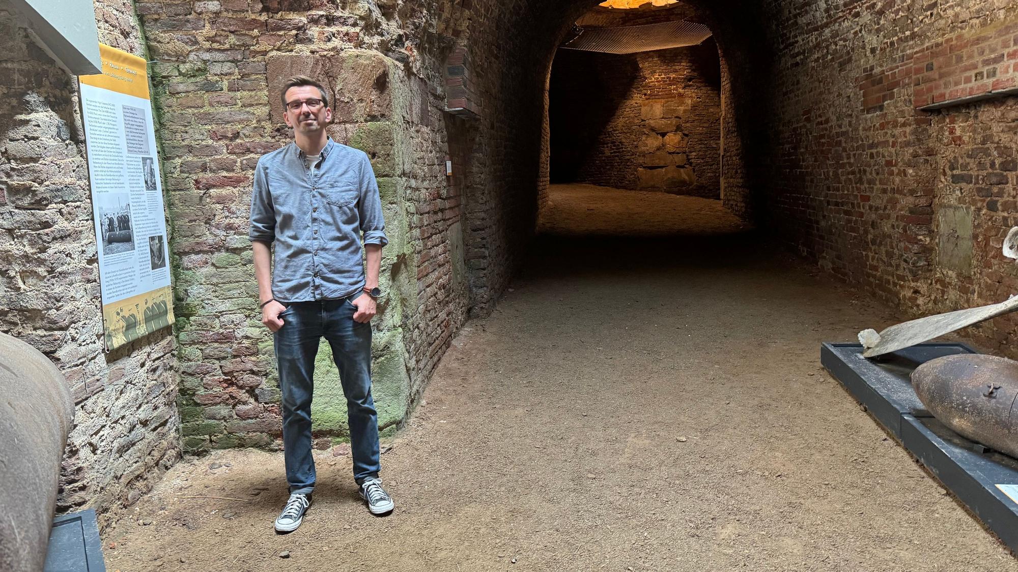 Betriebsleiter Jacek Grubba in der Zitadelle von Jülich.