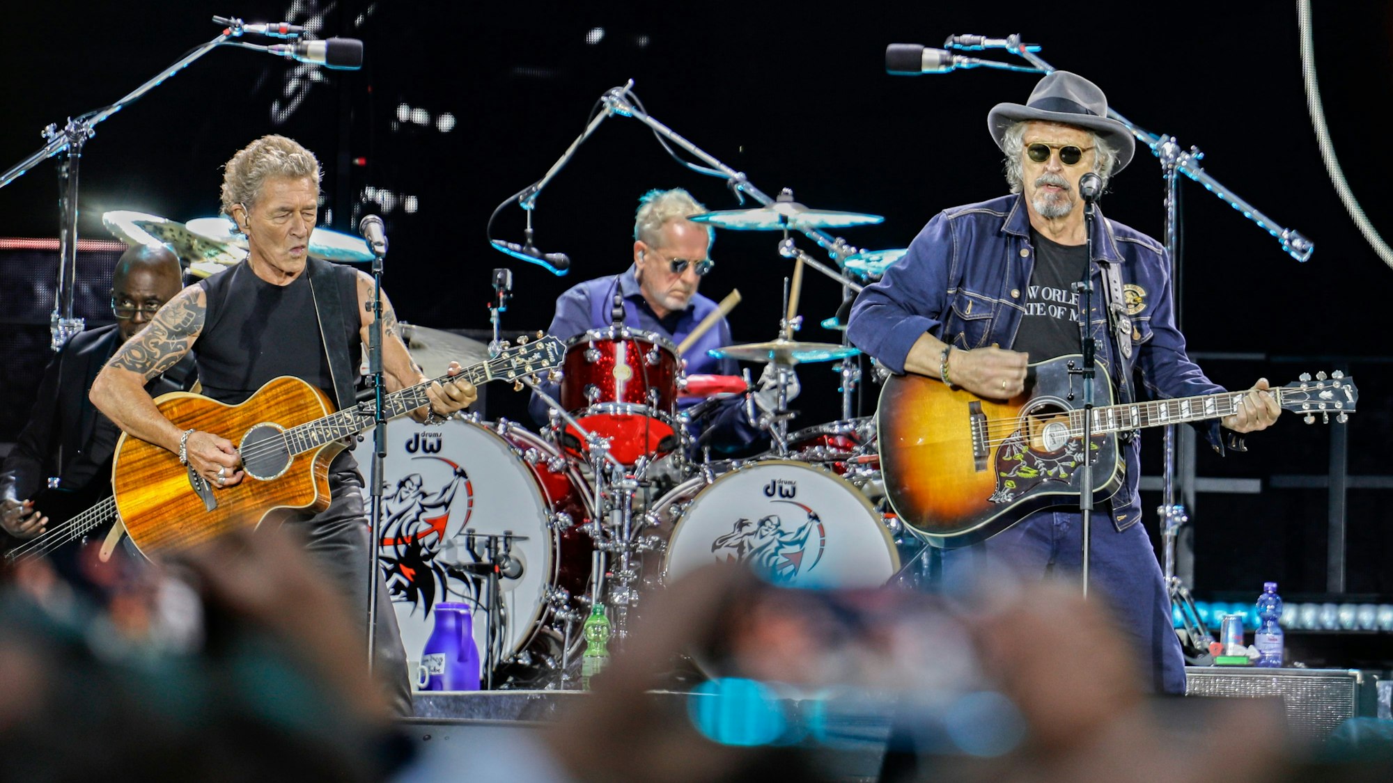 Peter Maffay mit Wolfgang Niedecken auf der Bühne.