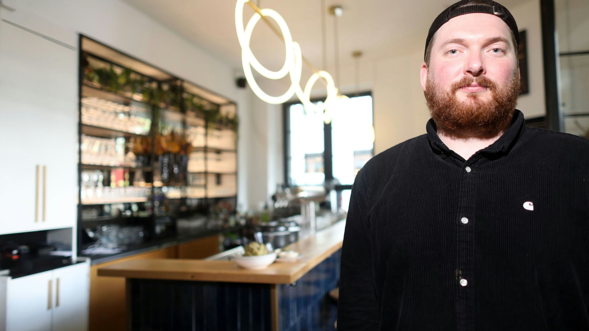 Der Inhaber des Bistros Jung & Alt Alexander Schleeweiß.