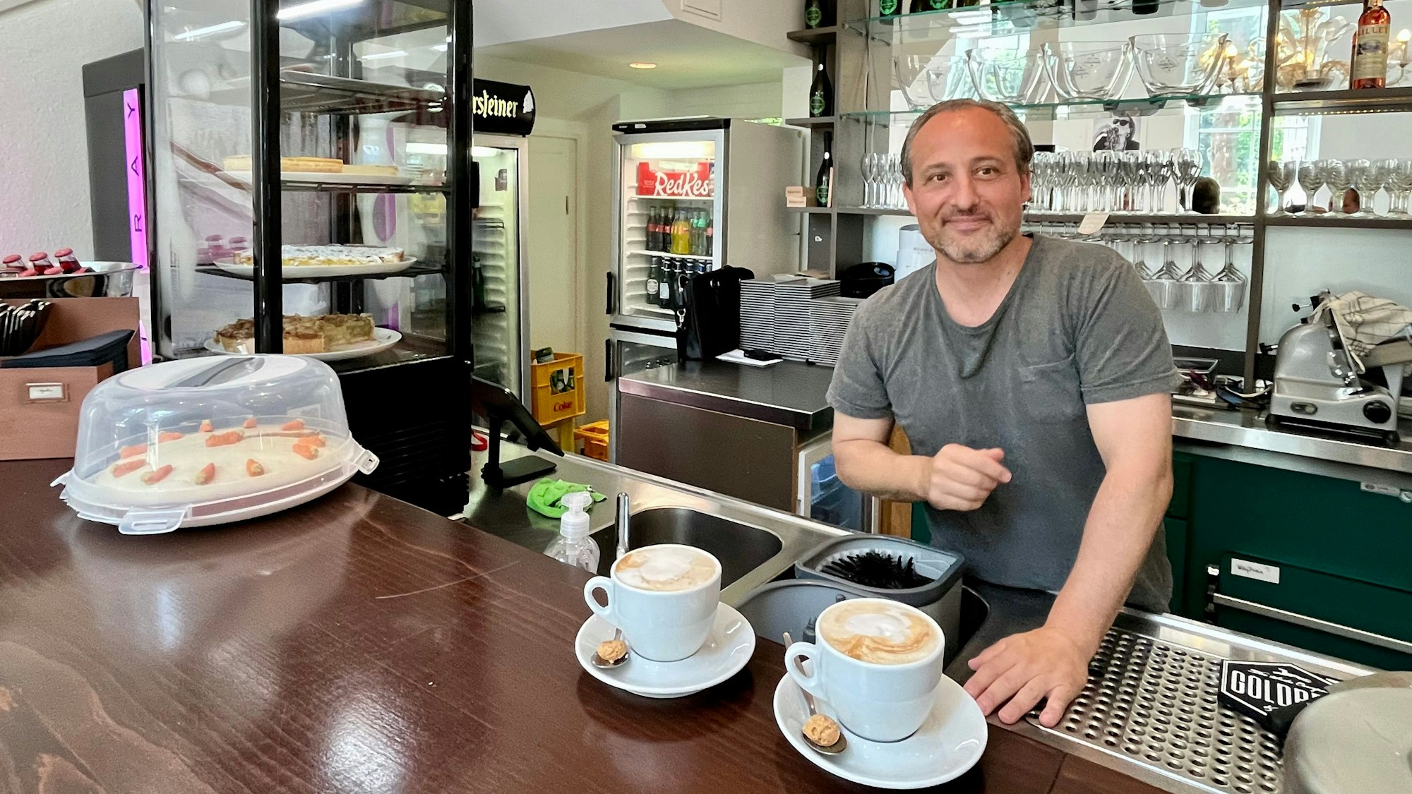 Kurzfristig ist Leben in der Schlossgastronomie: Silvio Gallo betriebt einen kleinen Pop-up-Biergarten