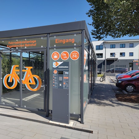 Bild der Radabstellanlage am Bahnhof Engelskirchen