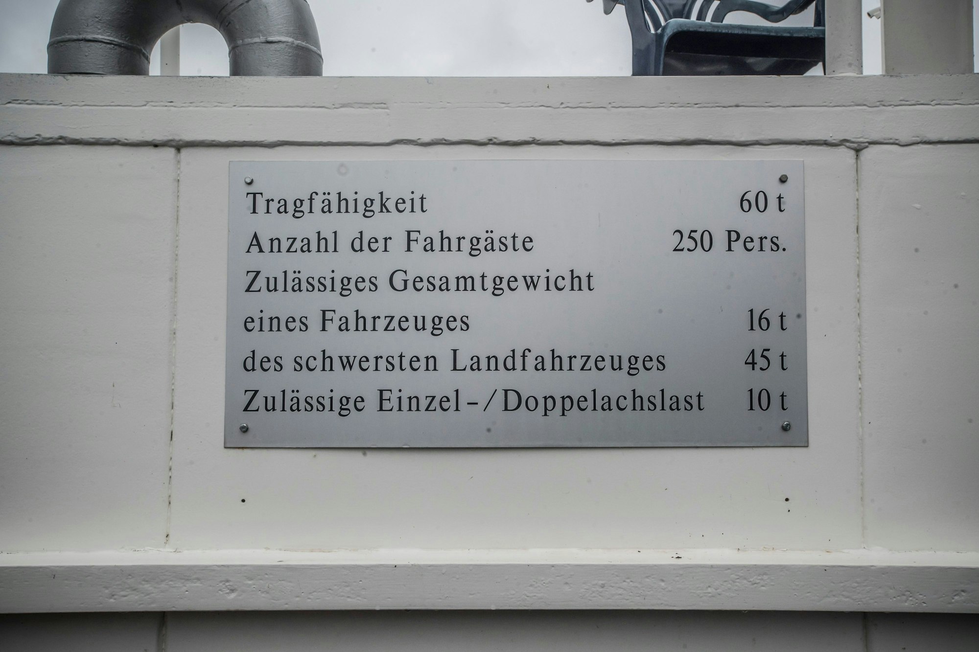 Die Fähre St. Michael hat in Hitdorf angelegt. Foto: Ralf Krieger