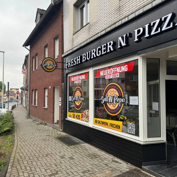 Auf dem Bild ist das Ladenlokal der neuen Gastronomie von außen zu sehen.
