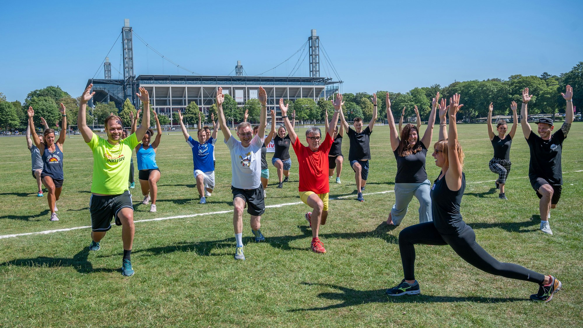 Die Stadt bietet über das Programm „Kölle aktiv“ selbst Sportkurse im Freien an.