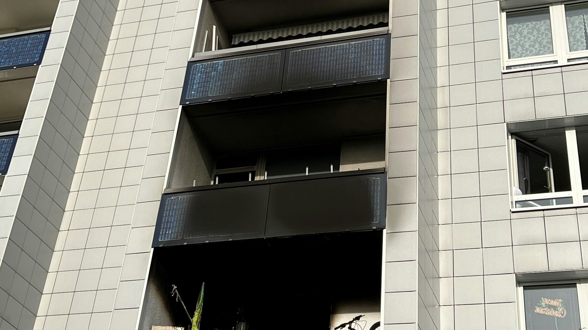 Der mutmaßliche Brandstifter sprang vom Balkon seiner Wohnung im Görlinger Zentrum.