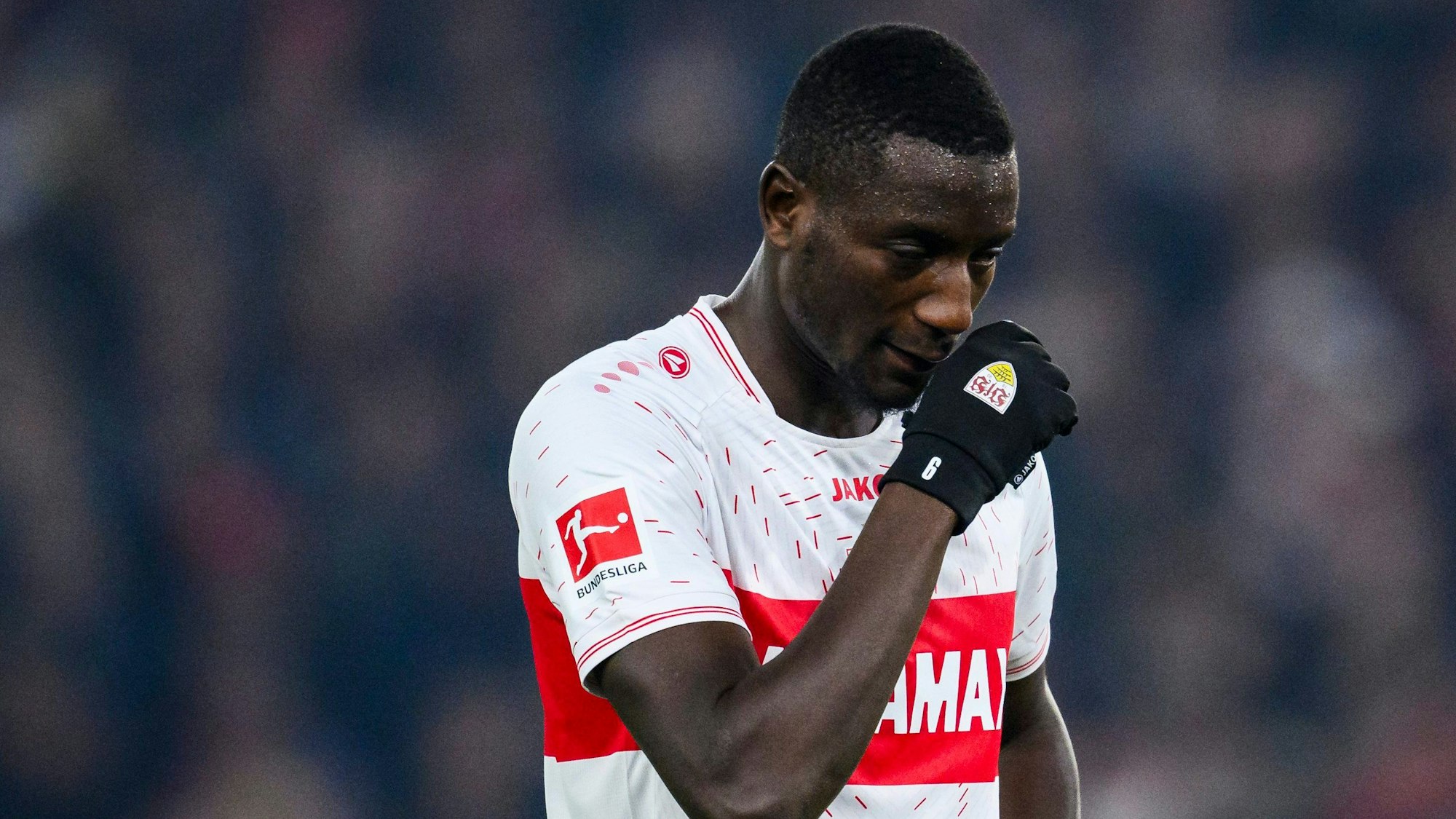 Stuttgarts Serhou Guirassy reagiert in einem Spiel unzufrieden. Nun steht der Torjäger wohl vor einem Wechsel zur Borussia Dortmund.