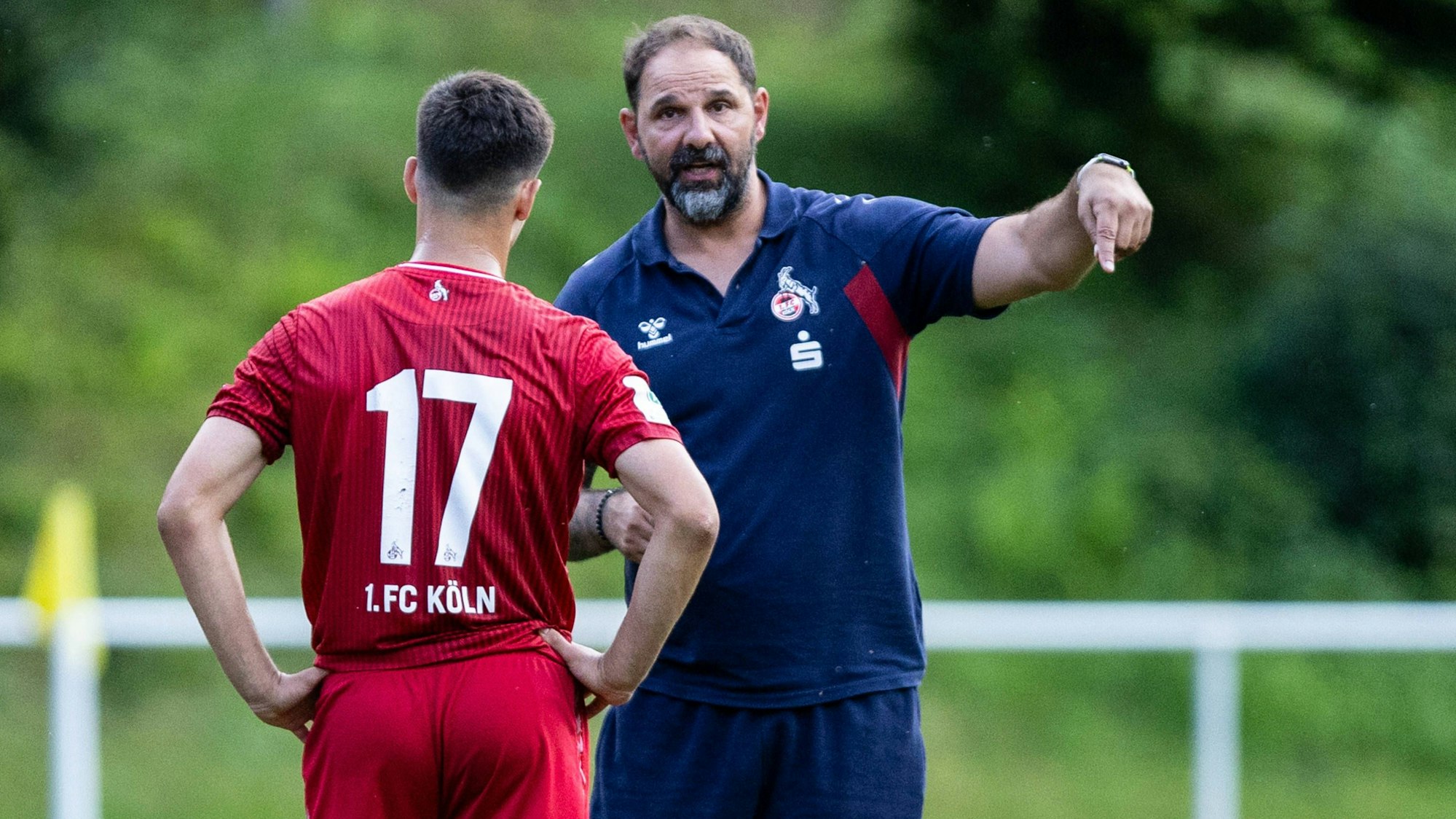 FC-Trainer Stefan Ruthenbeck im Gespräch mit San-Luca Spitali