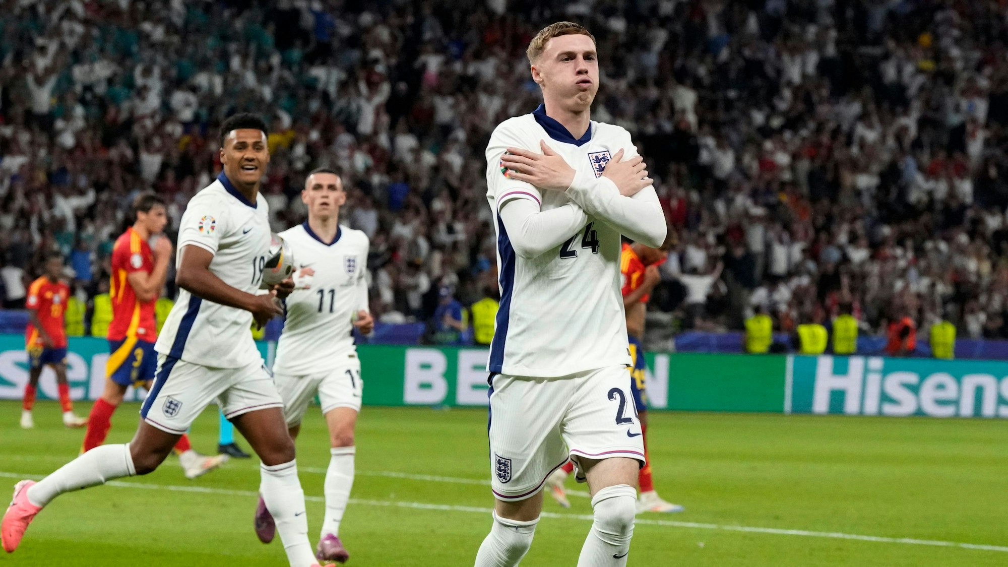 Der eingewechselte englische Stürmer Cole Palmer feiert sein Tor zum zwischenzeitlichen 1:1.