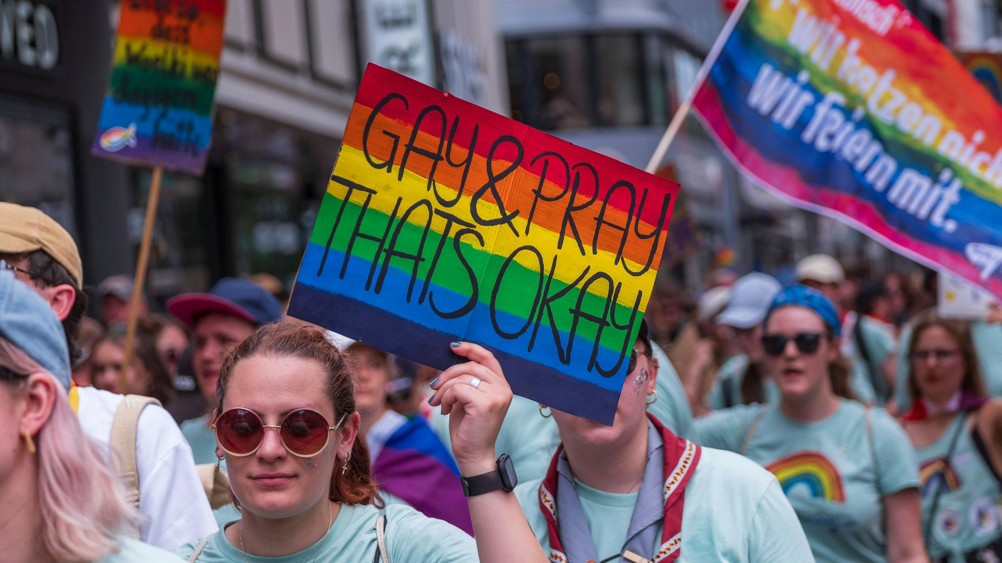 Rund eine Million Menschen besuchte in diesem Jahr die Kölner Christopher Street Day Parade anlässlich der Cologne Pride (Symbolbild).