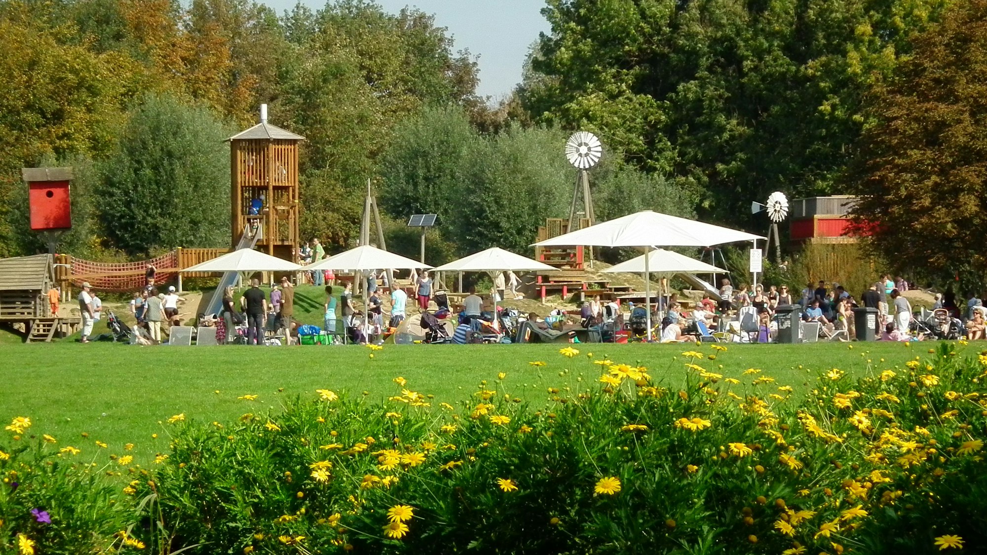 Großer Spielplatz im Brückenkopfpark Jülich