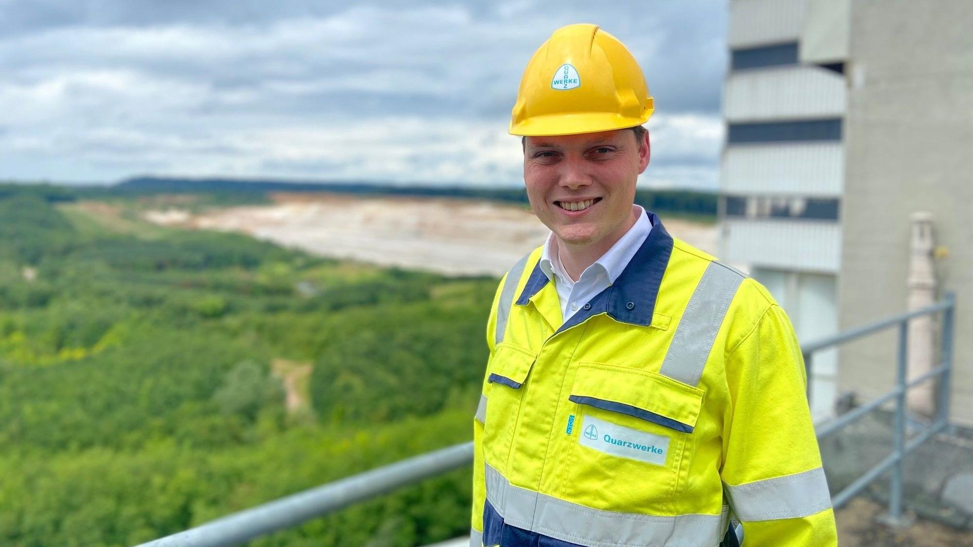 Auf dem Bild ist Dr. Christoph Büschgens im Werk zu sehen.