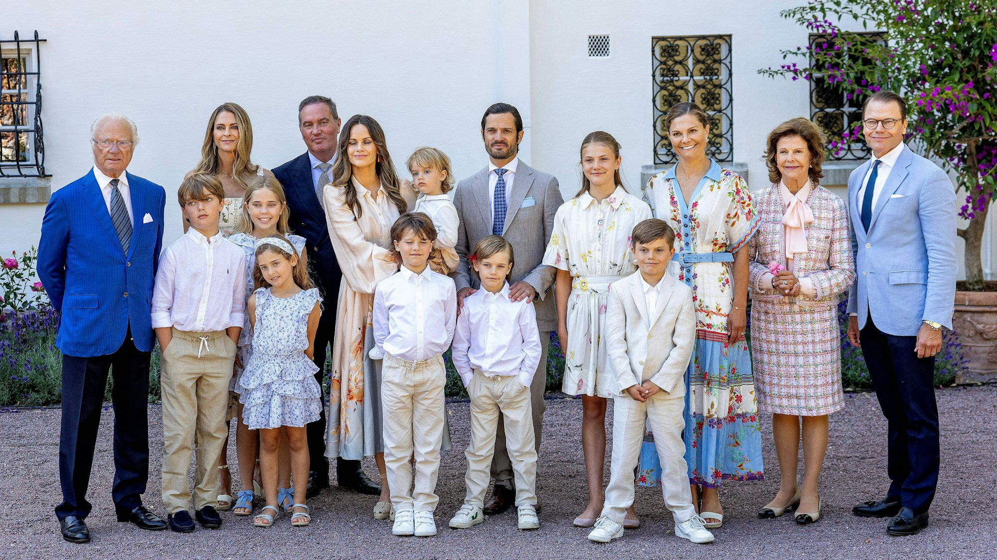 Die schwedischen Royals posieren für die Presse.