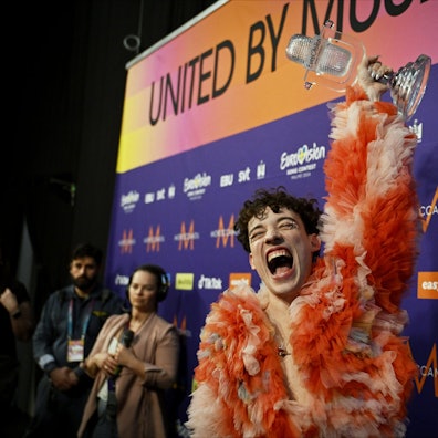 Nemo aus der Schweiz nach dem Gewinn im Finale des Eurovision Song Contest  2024.