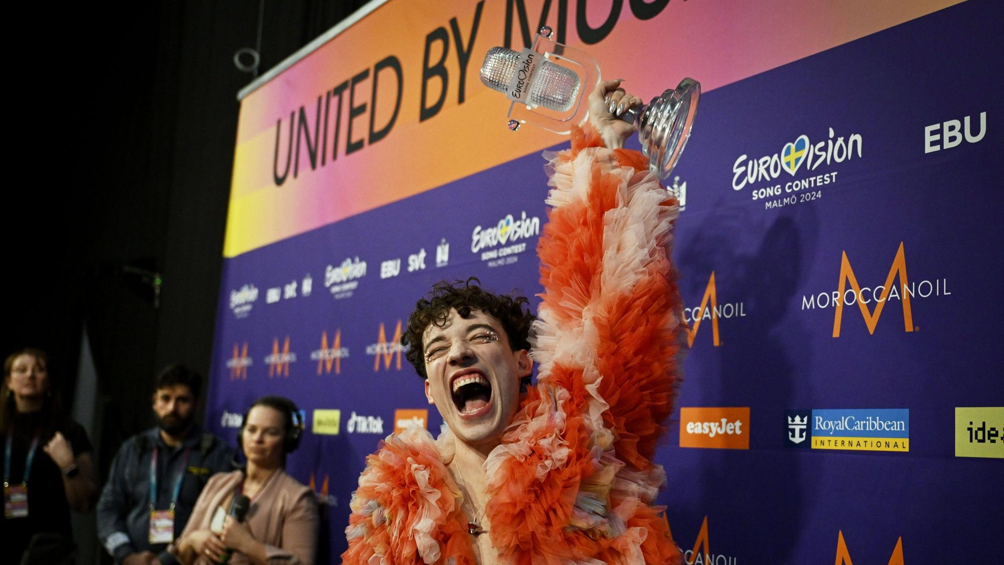 Nemo aus der Schweiz nach dem Gewinn im Finale des Eurovision Song Contest 2024.