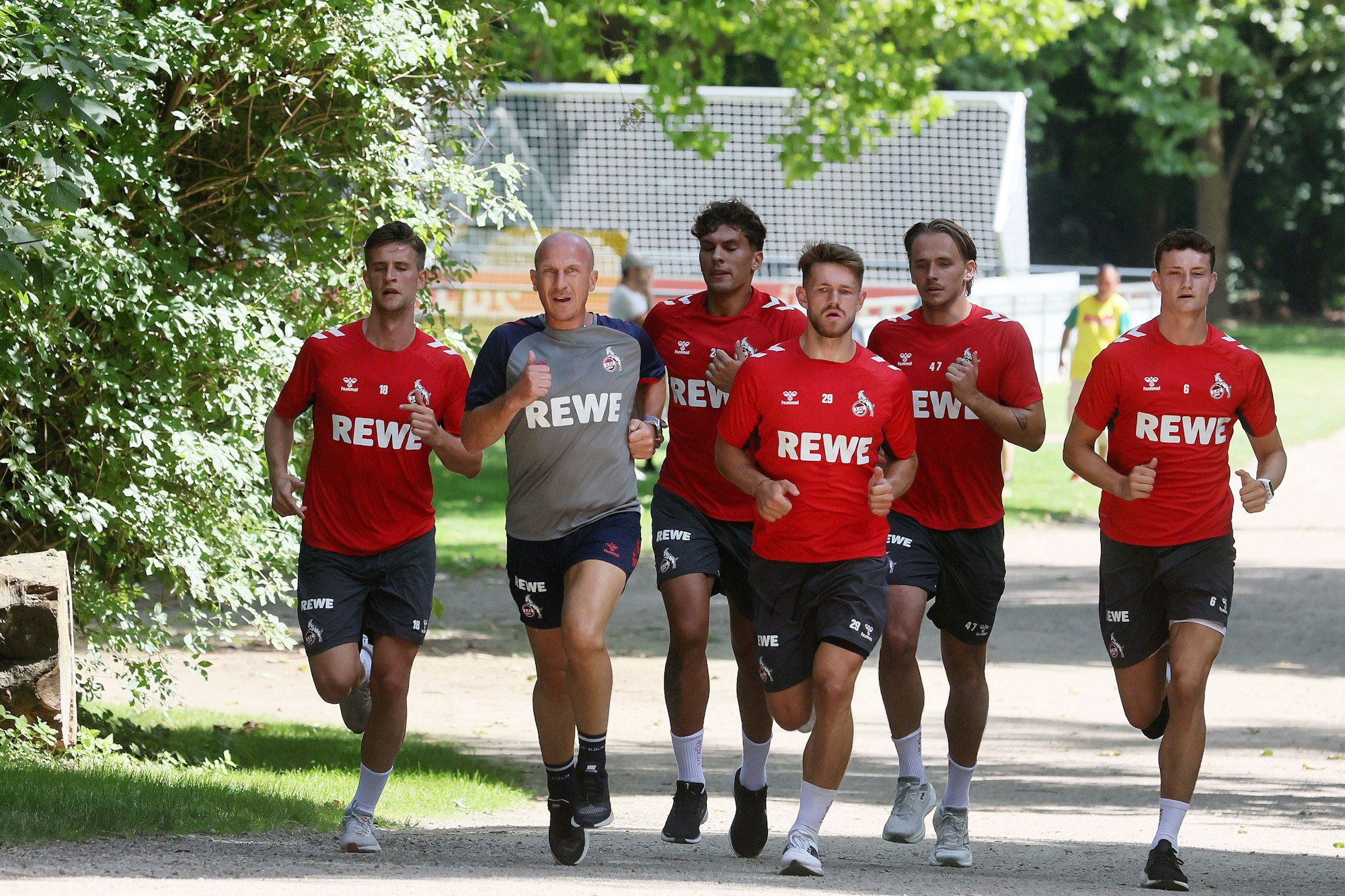 Laufen für die Fitness: FC-Trainer Gerhardt Struber wird seinen Kader vor dem Saisonstart am 2. August noch deutlich verkleinern.