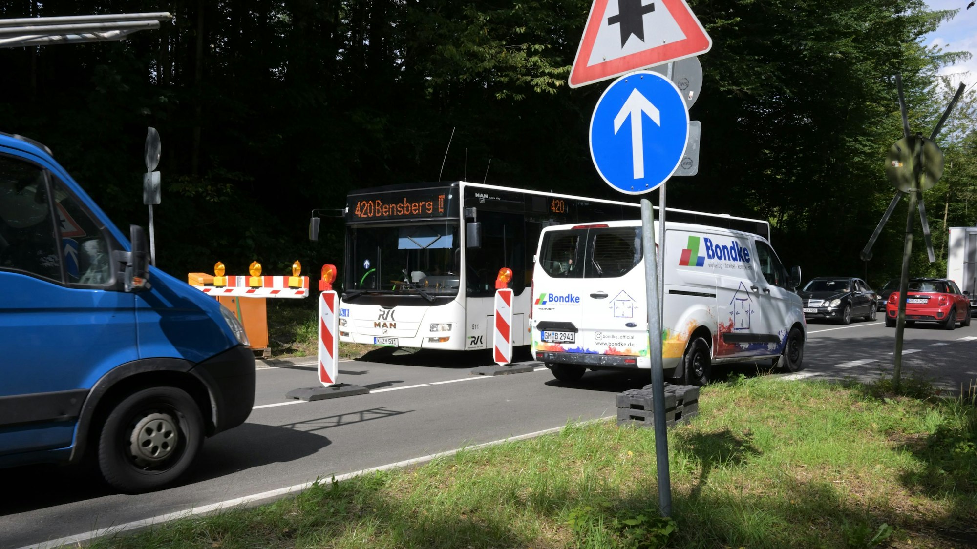Baustelle-Sperrung-A4: Schranke an der Löher Straße.