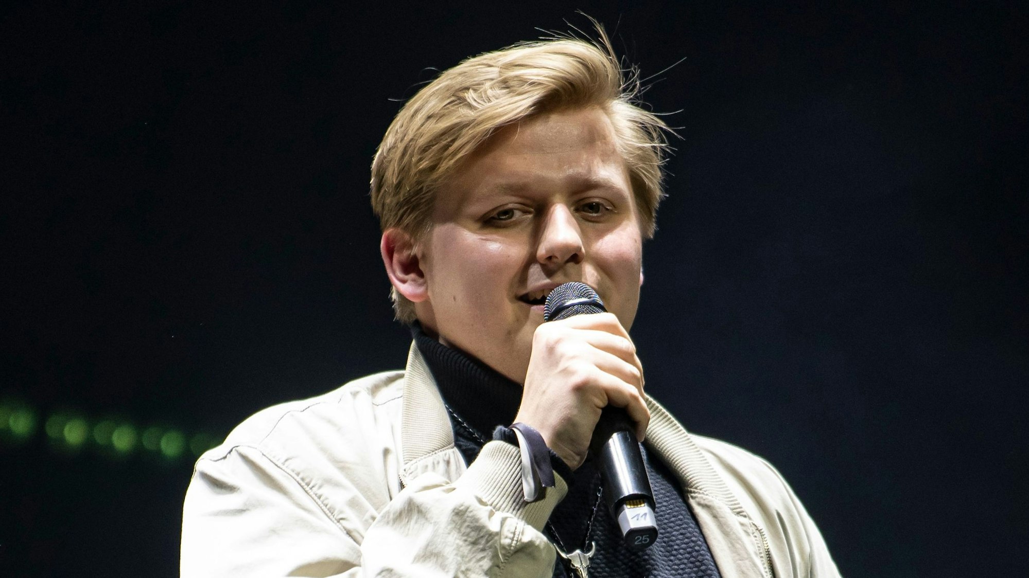 "El Hotzo", der mit bürgerlichem Namen Sebastian Hotz heißt, spricht bei der Verleihung des Preis für Popkultur. Am 05.04.2023 erscheint sein Debütroman "Mindset". (zu dpa-KORR "Vom Internetphänomen zum Romanautor: «Mindset» von El Hotzo") +++ dpa-Bildfunk +++