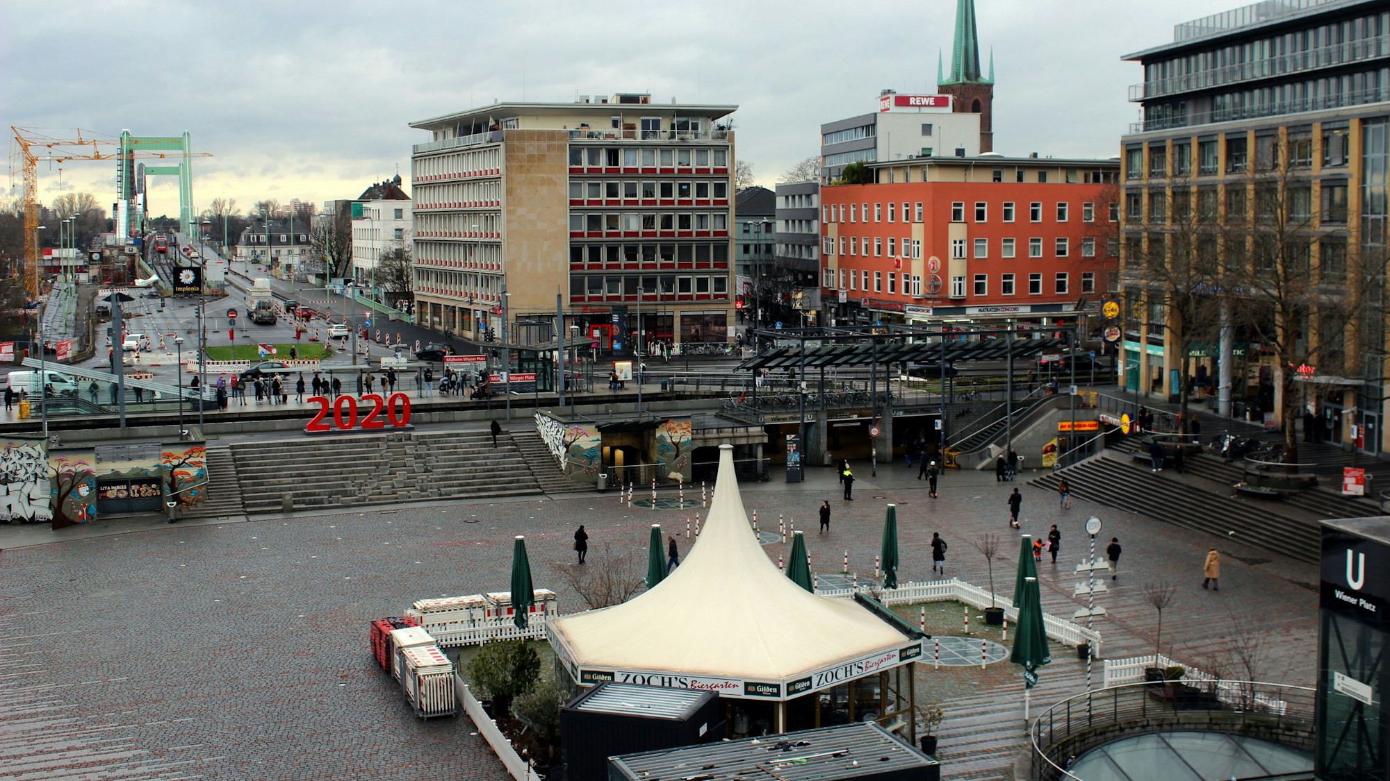 Aufnahme von oben, der Wiener Platz heute