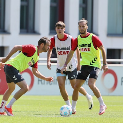 Stark am Ball: FC-Regisseur Mark Uth ist zurück im Mannschaftstraining, um fit zu sein für den Zweitliga-Start.