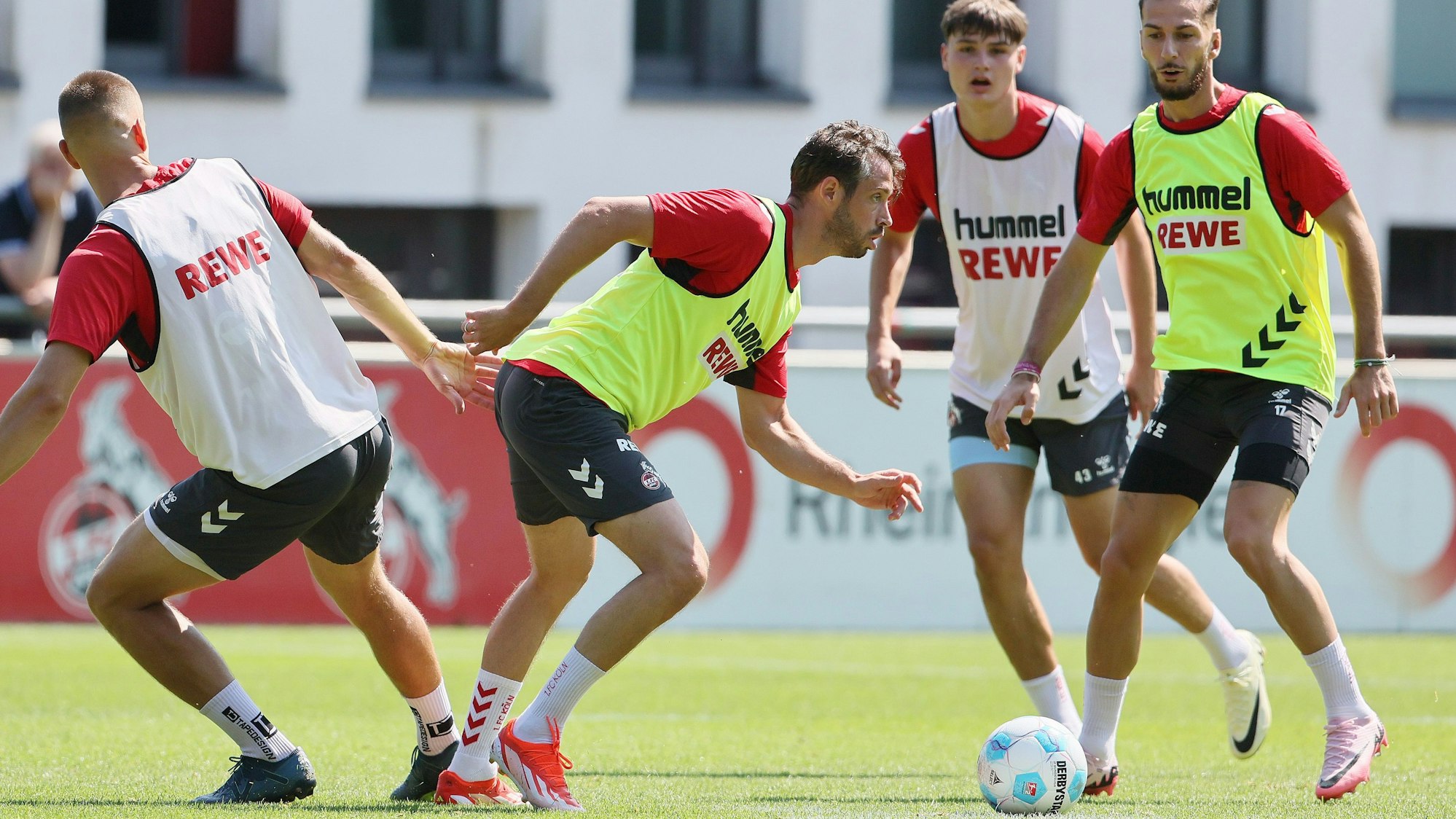 Stark am Ball: FC-Regisseur Mark Uth ist zurück im Mannschaftstraining, um fit zu sein für den Zweitliga-Start.