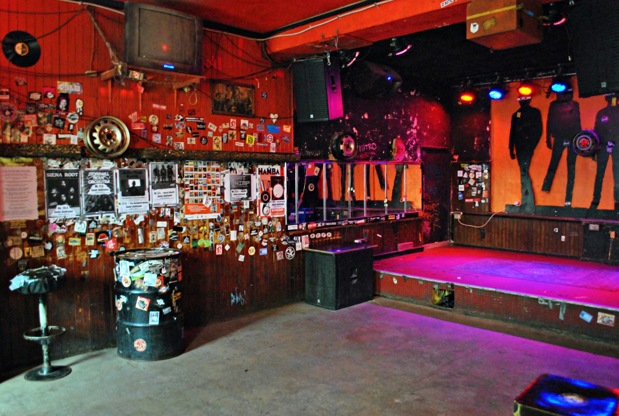 Der Konzertraum mit Bühne im Sonic Ballroom.