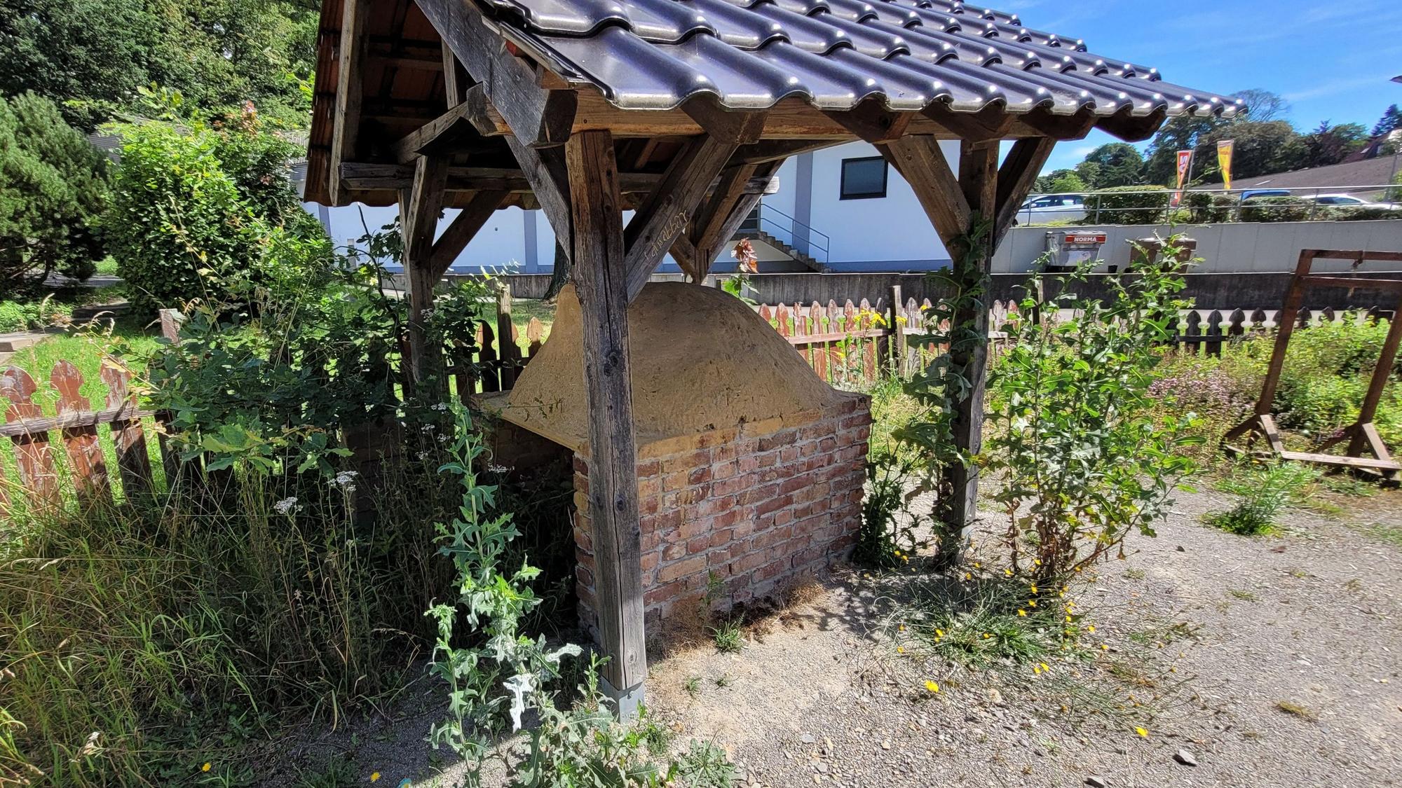 In diesem Backes auf dem Gelände des Netzwerk-Gartens in Waldbröl sollten junge Leute gemeinsam Brote backen.