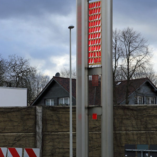 Auf dem Bild ist die Skulptur zu sehen.