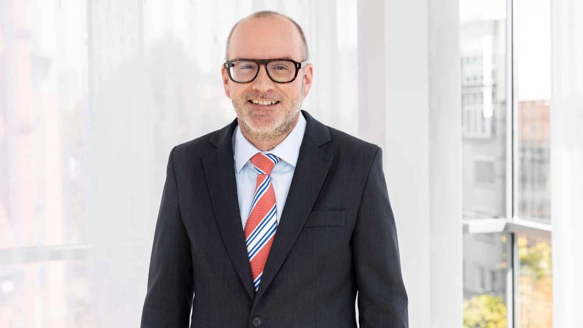 Gerlach Schreiber ist Jurist.