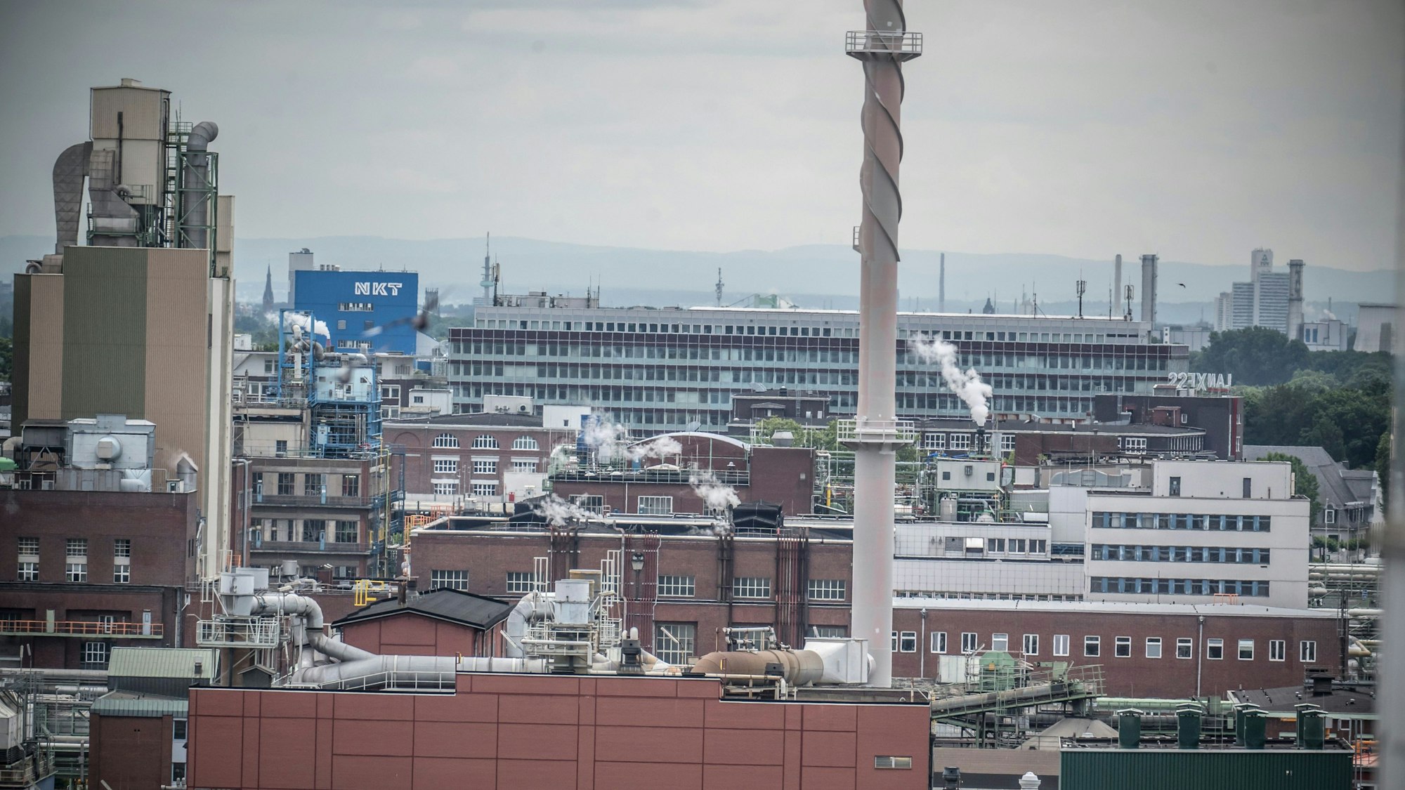 Der Chempark, von Wiesdorf aus gesehen