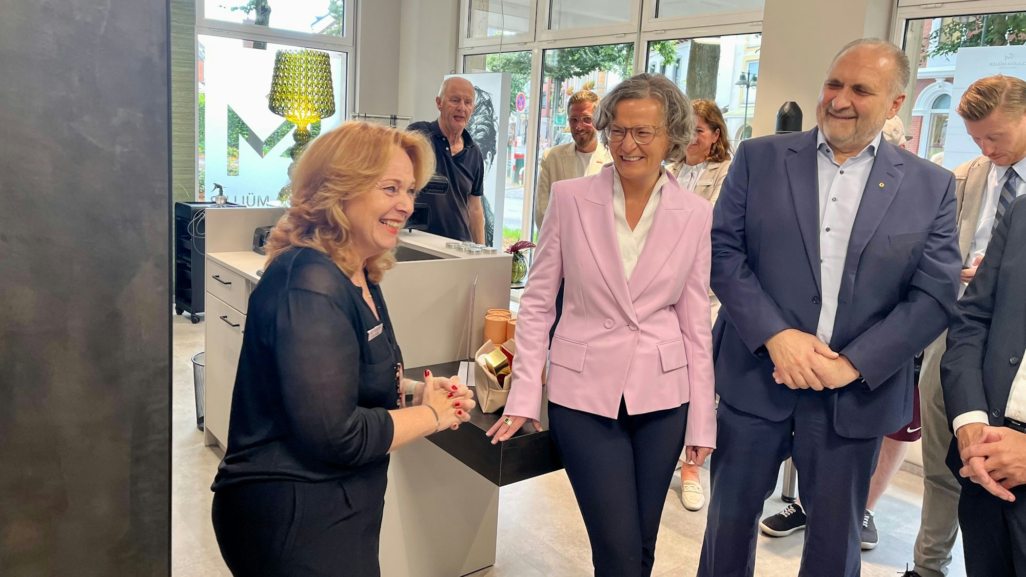 Menschen in Frisörsalon