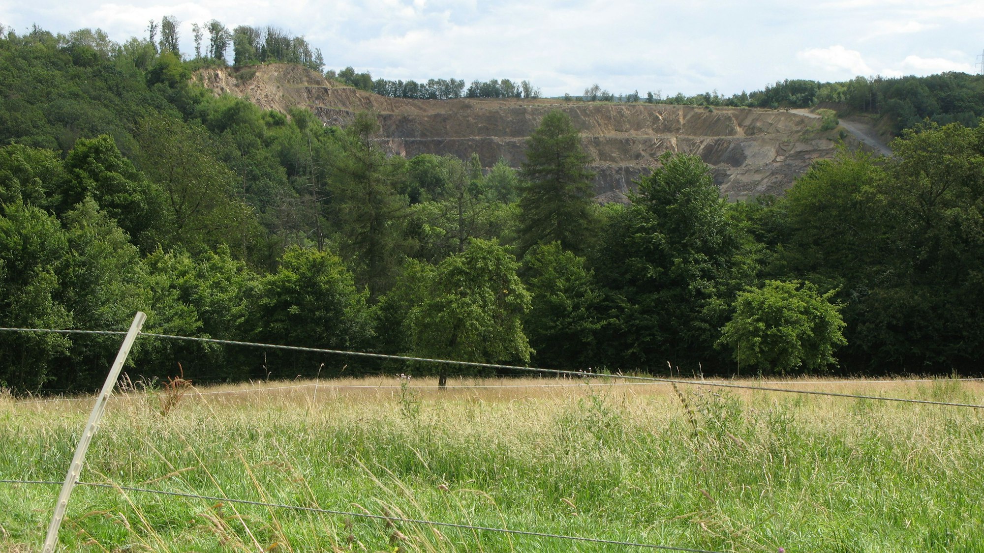 Den Imhauser Steinbruch soll erweitert werden. Dagegen wehren sich Anwohner, was die Gemeinde unterstützt. (Archivbild)
