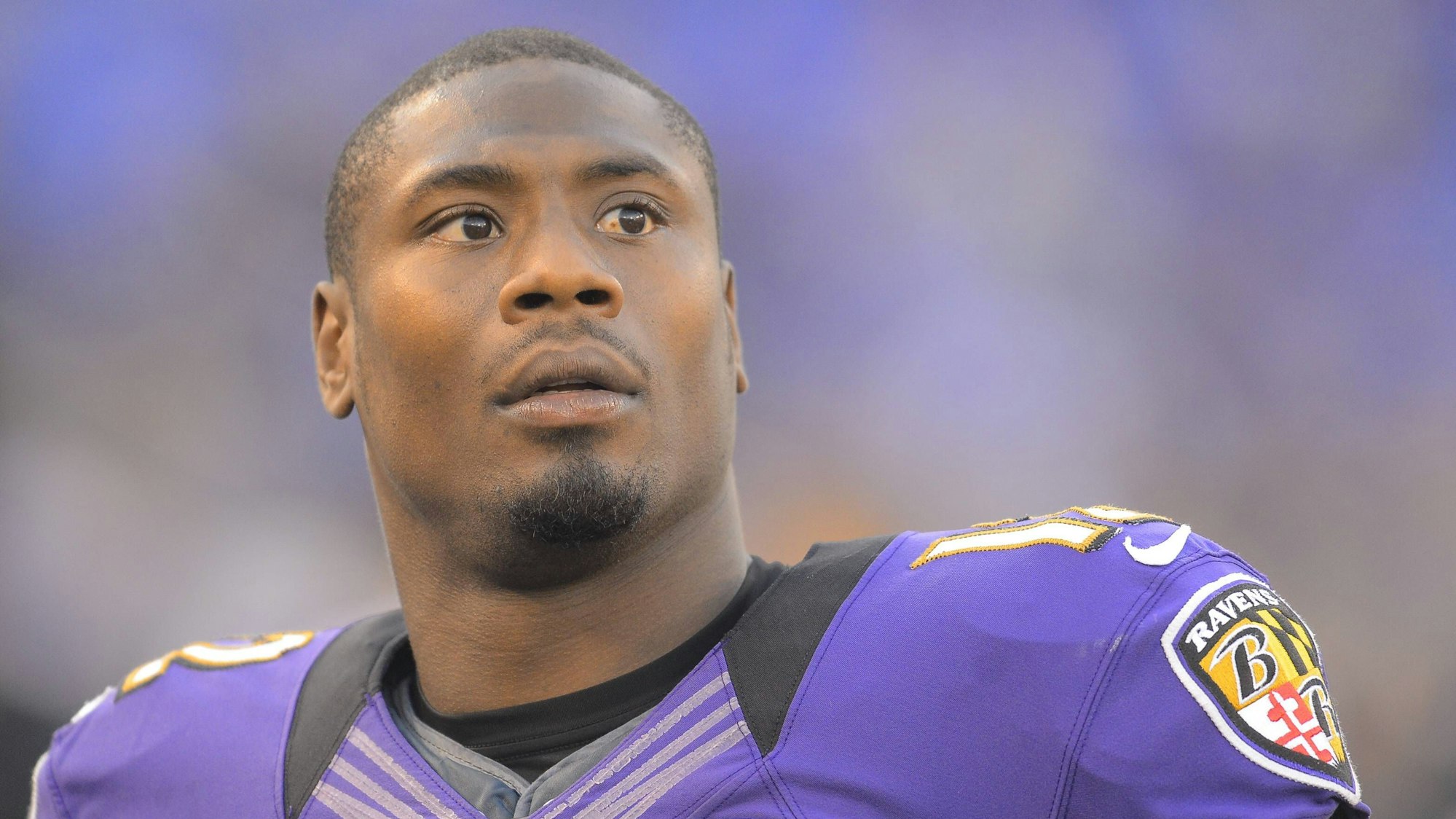 Jacoby Jones schaut in die Ferne.