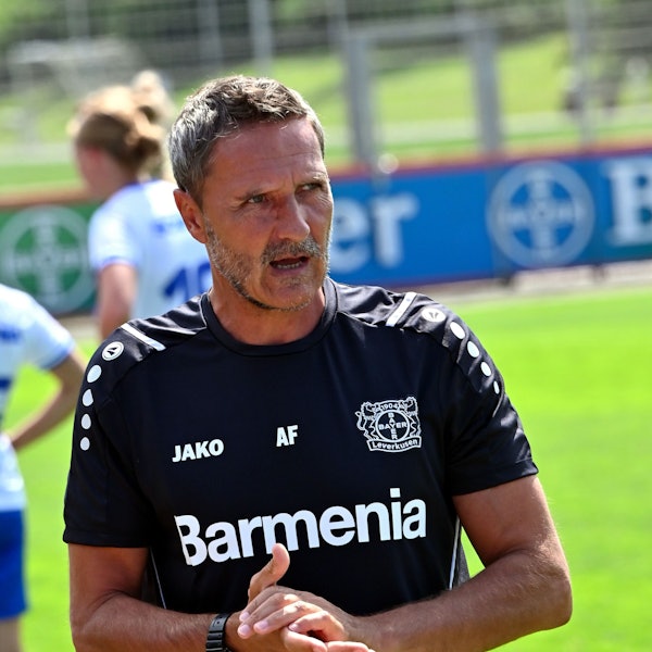 Fußball Frauen Vorbereitung Bayer 04 Leverkusen - PEC Zwolle  TR: Achim Feifel (Bayer)  Foto: Uli Herhaus
