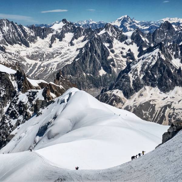 Kletterer auf dem Weg zum Mont Blanc an der französisch-italienischen Grenze. (Symbolbild)