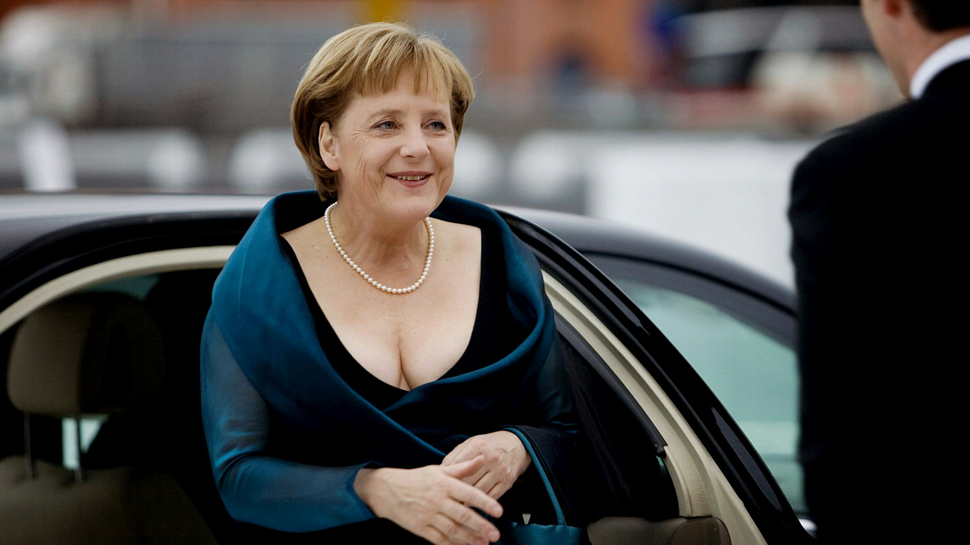 Angela Merkel kommt zur Eröffnung der Bayreuther Festspiele in Bayreuth.